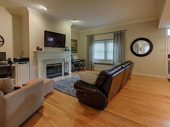 3rd image of 1133 Harrogate Dr