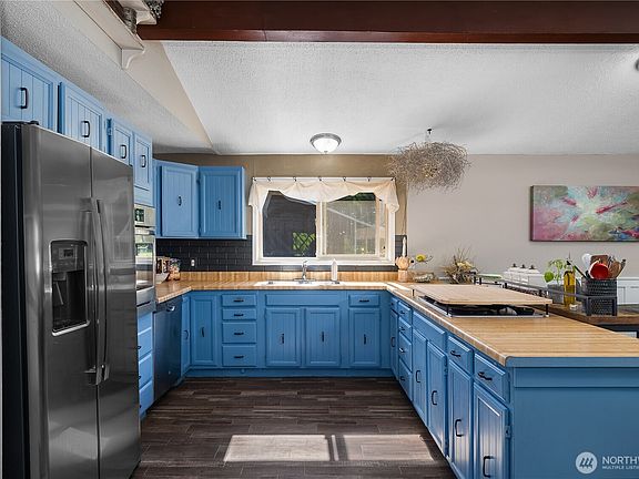3rd image of 272 E Shamrock Drive