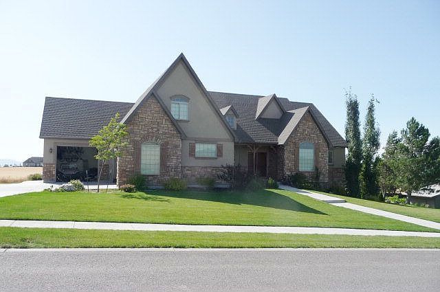 1st image of 582 Autumn Dr