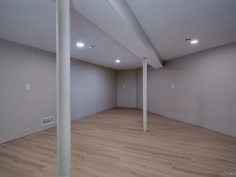 568 Oak Summit Rd — Photo 37