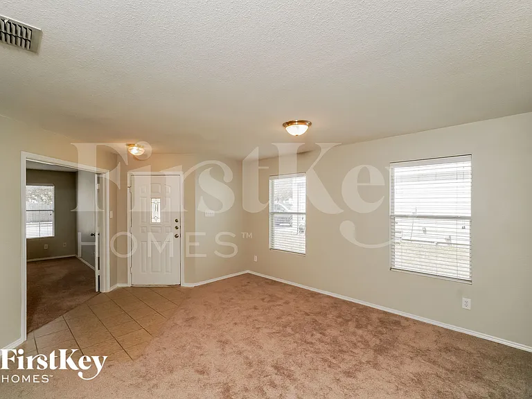 8027 Saratoga Knl — Photo 3