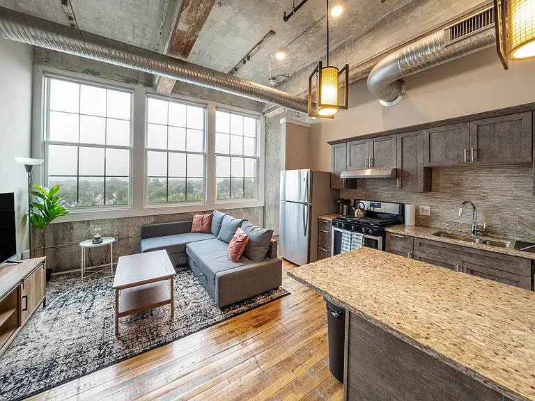 Crescendo Loft Apartments — Photo 9