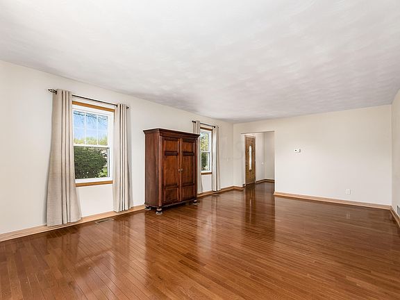 4th image of 259 Chateaugay Dr SW