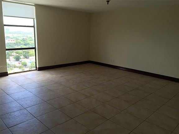 4th image of 13499 Biscayne Blvd #Penthouse 1713