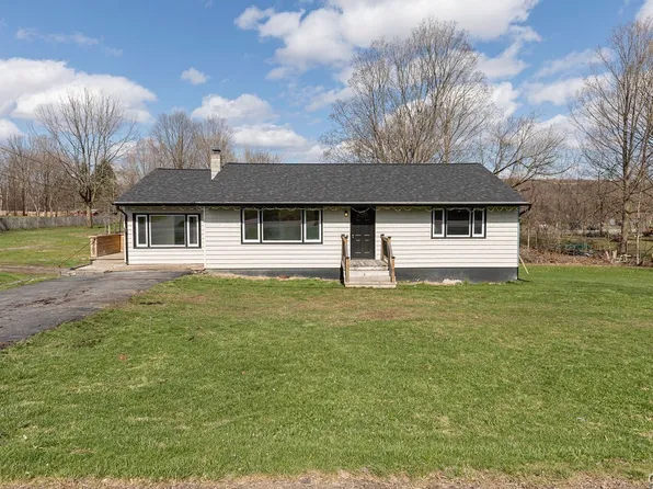 5960 Newport Rd, Camillus, NY 13031