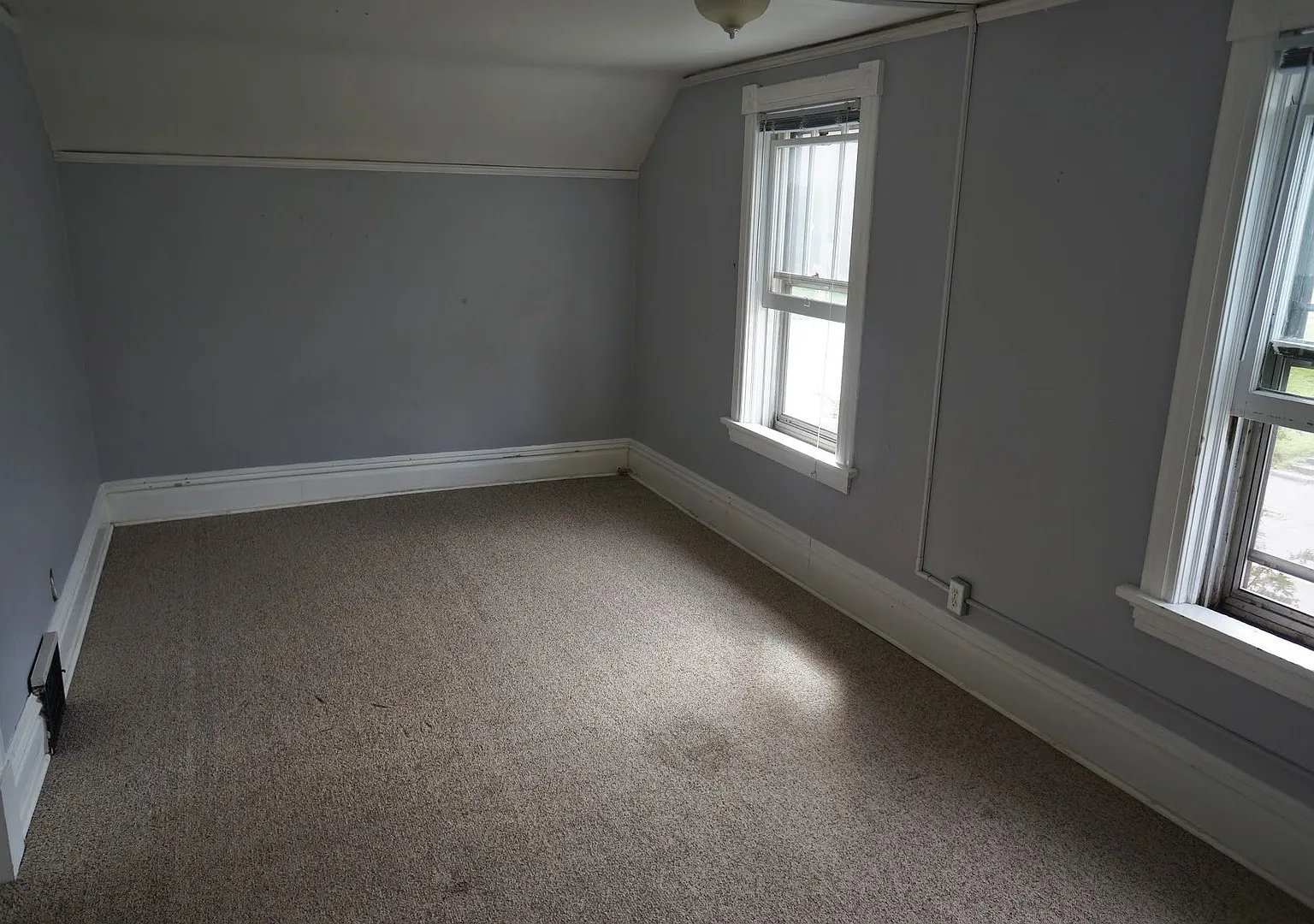 1206 E 3rd Street — Photo 3