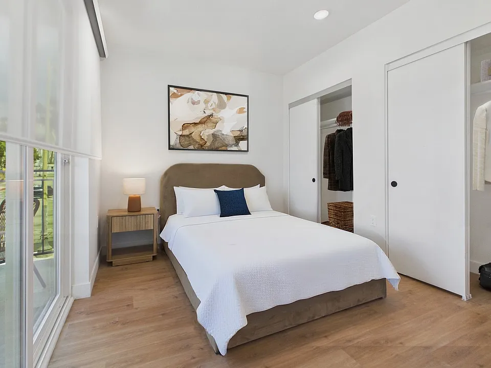 Building Photo 5