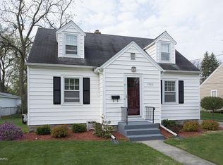 1922 Royce Ave, Kalamazoo, MI 49001