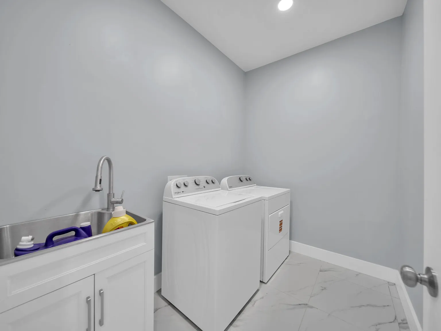 4 bed, 2.0 bath, 2100 sqft, $962 — Photo 4