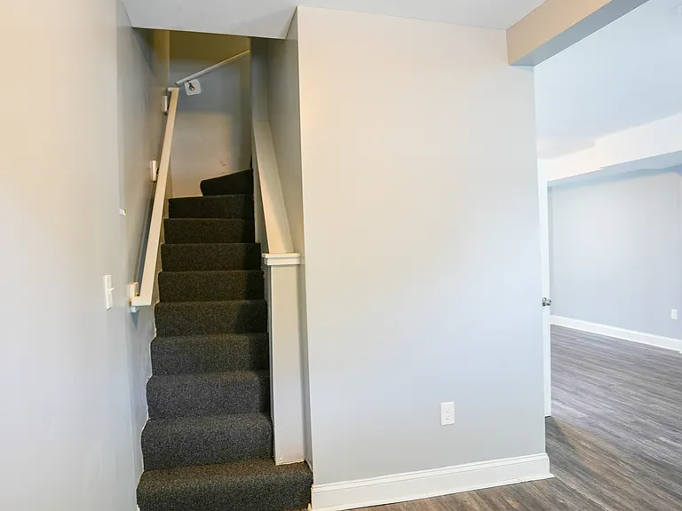 1204 Bonaparte Ave — Photo 17