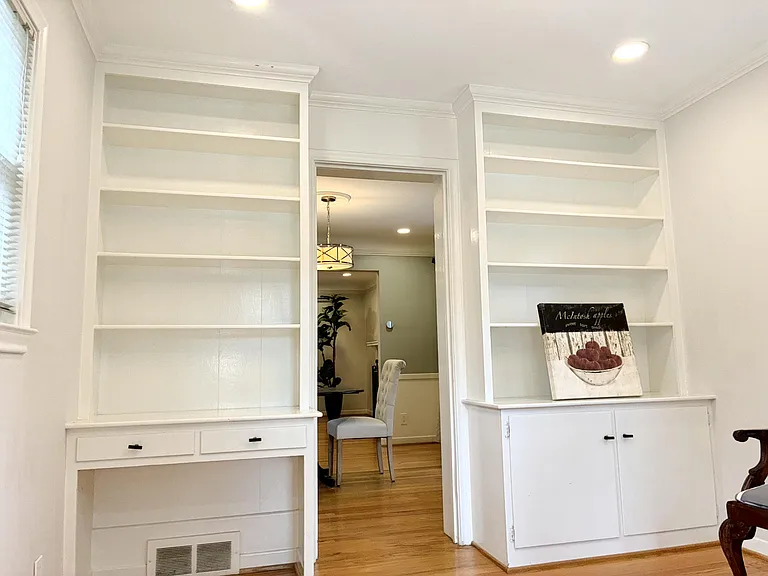 906 Putney St — Photo 21