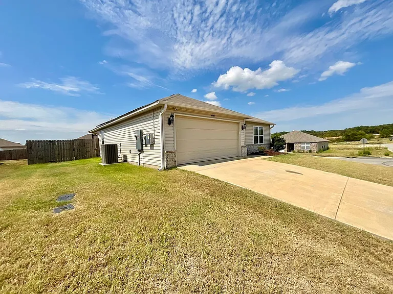 4401 Olympic Dr — Photo 25