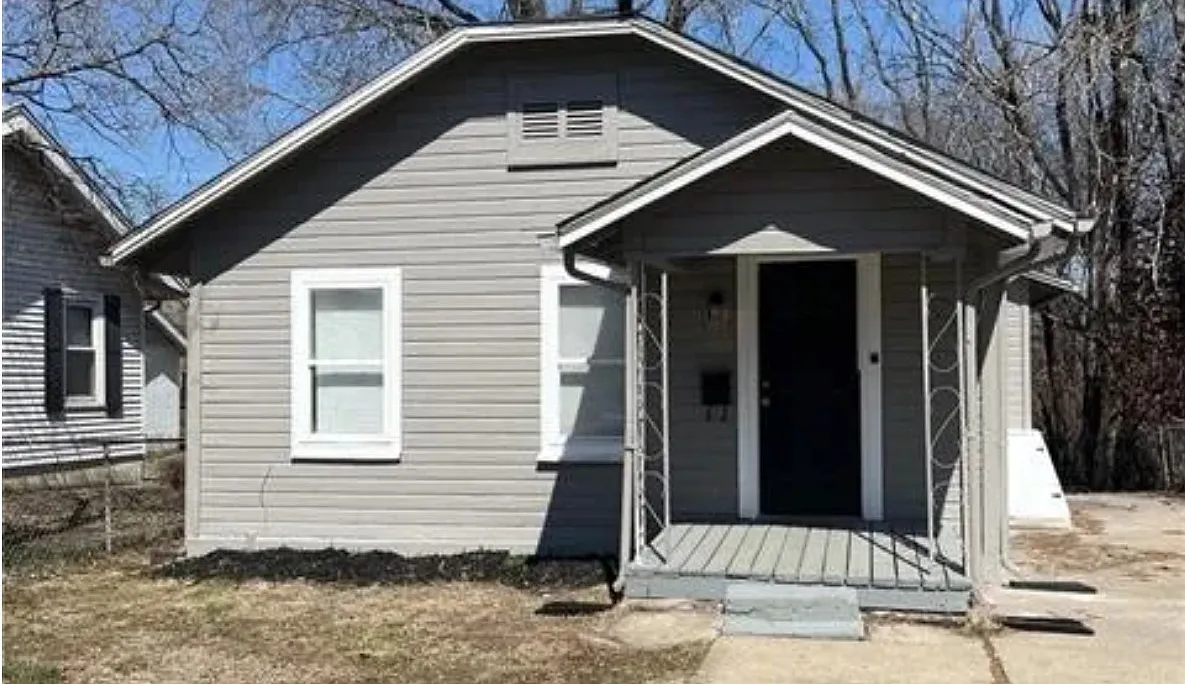 3 bed, 986 sqft, $1,450 — Photo 1