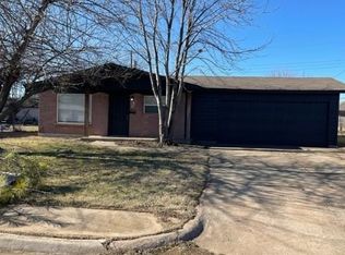 832 NW 16th St, Moore, OK 73160