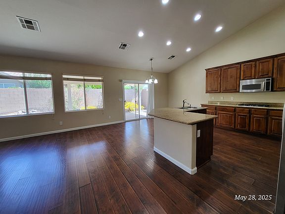 4th image of 8672 Blakely Ct