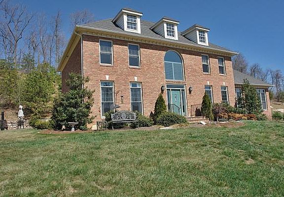 4th image of 1585 Strawberry Mountain Dr