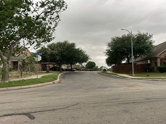 4th image of 2102 Minnow Ln