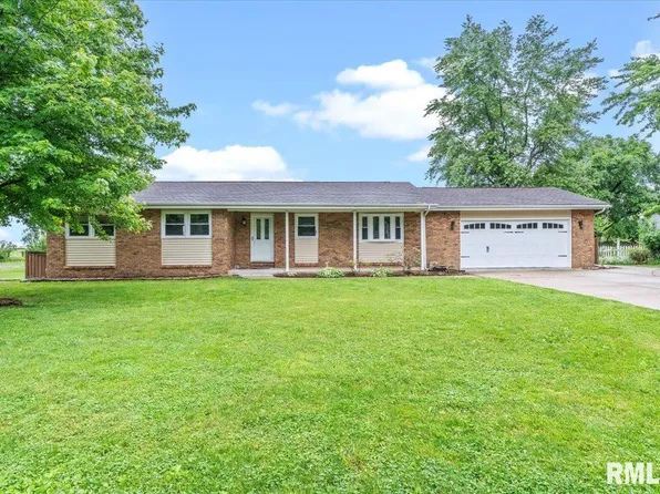 3 Oakwood Ln, Auburn, IL 62615