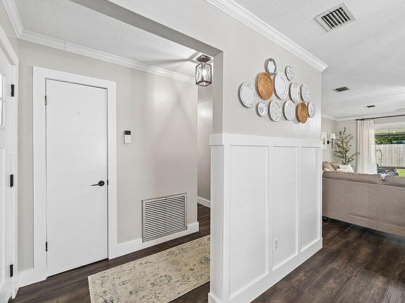 5th image of 7542 Whisperwood Dr