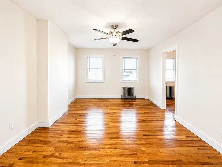 25-26 Hoyt Ave S #4 — Photo 6