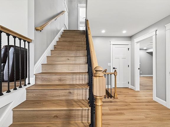 5th image of 633 S Raven Crest Ave