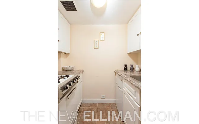 Sold by Douglas Elliman | media 18