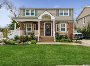 2152 Potter Ave, North Merrick, NY 11566
