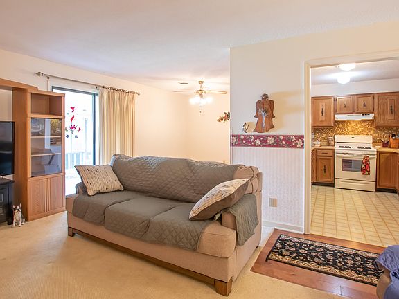3rd image of 91 Tulip Grove Cir APT 8
