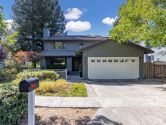3rd image of 4856 Parktrail Drive