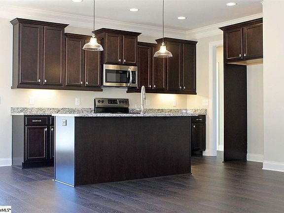 3rd image of 120 Mountain Lake Dr