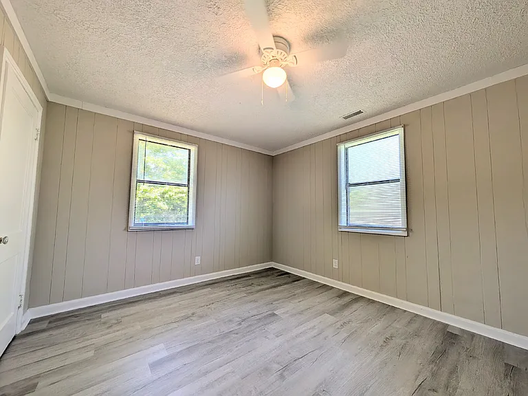 220 Travis Ln — Photo 10
