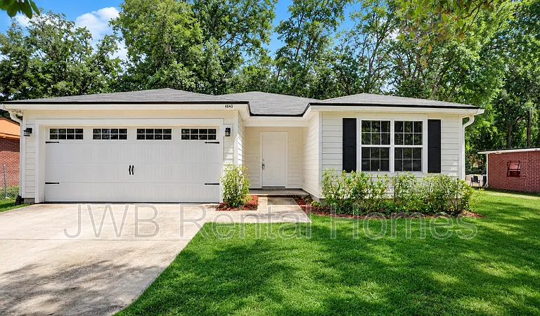4643 Williamsburg Ave — Photo 1