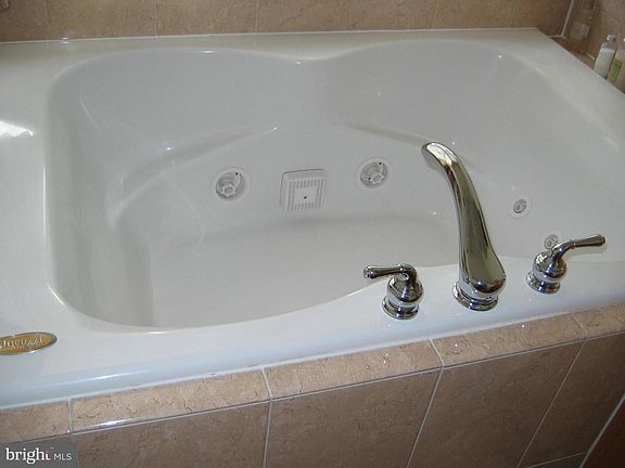 4th image of 4180 Lower Park Dr