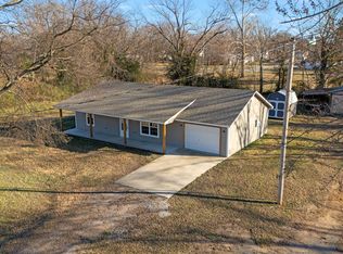 304 W Market Ave, Fairland, OK 74343
