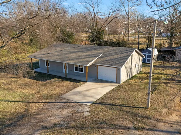 304 W Market Ave, Fairland, OK 74343