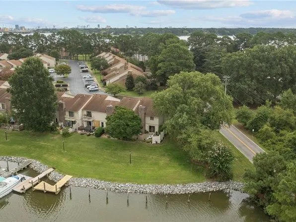 4426 Point West Dr, Portsmouth, VA 23703