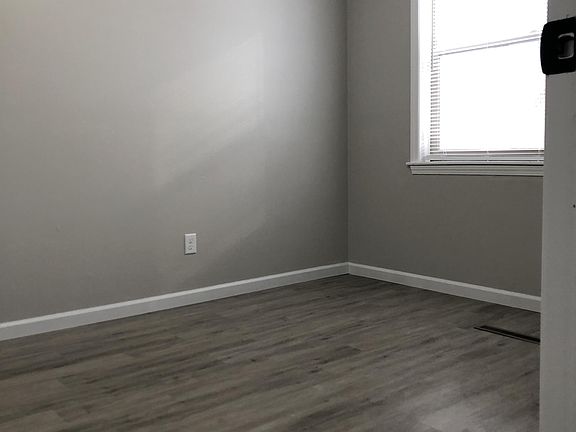 4th image of 2185 Elizabeth St #B