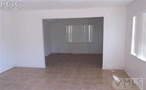 2nd image of 1423 Rose Ln