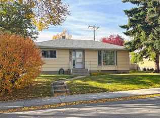 403 NE Hendon Dr NW, Calgary, AB T2K1Z9