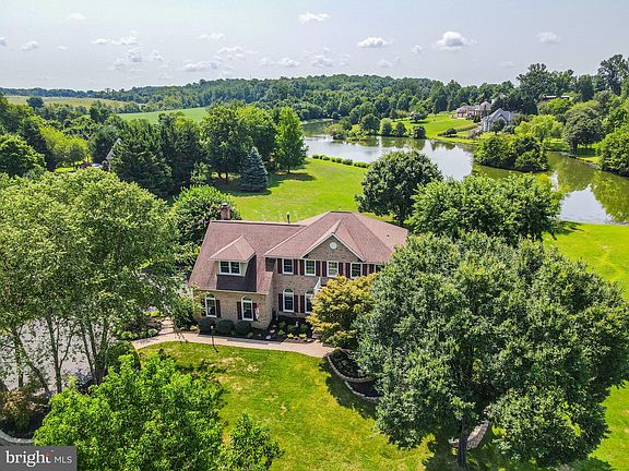 5th image of 7209 Leeton Ct