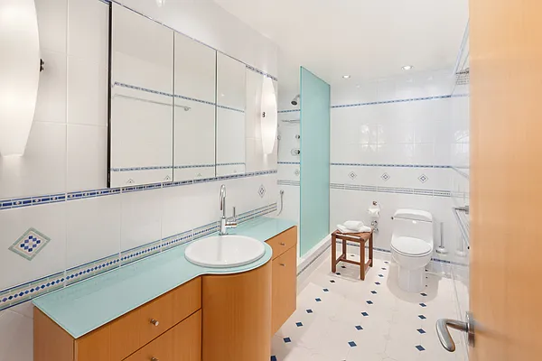 Sold by Douglas Elliman | media 10