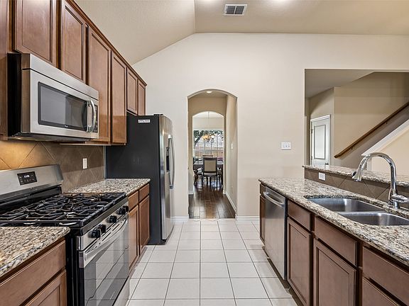 5th image of 3937 Weatherstone Dr