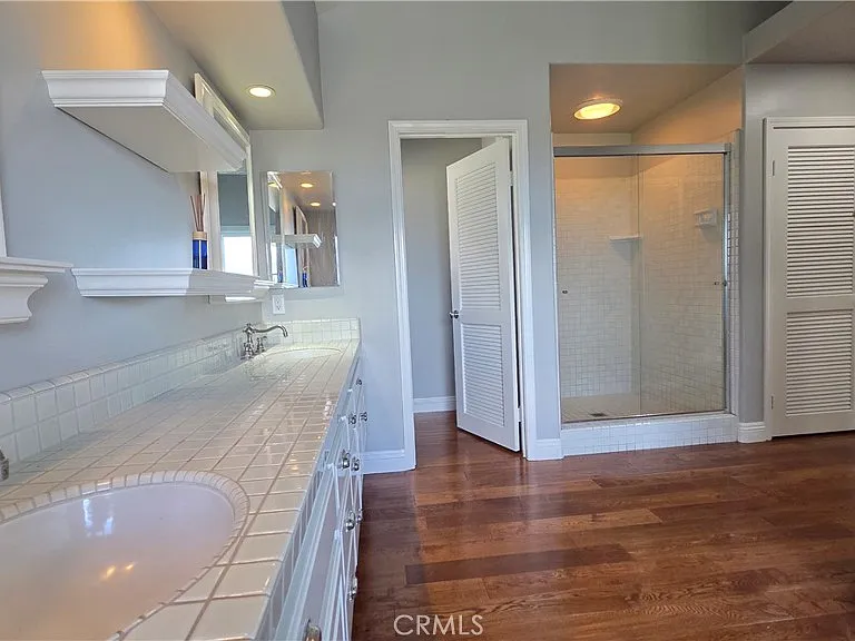 8 Miranda — Photo 15