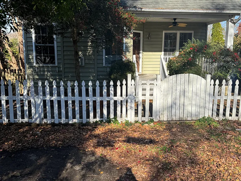 17 Elm Rd — Photo 1