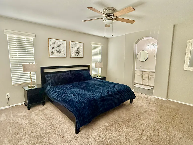 PRIMARY BEDROOM W/KING SIZE BED