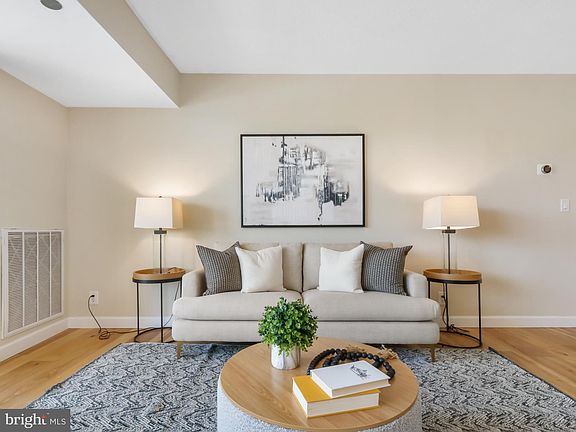 4th image of 1805 Crystal Dr APT 407S