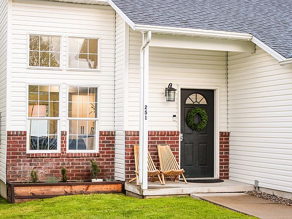 3rd image of 251 Rosewood Cir