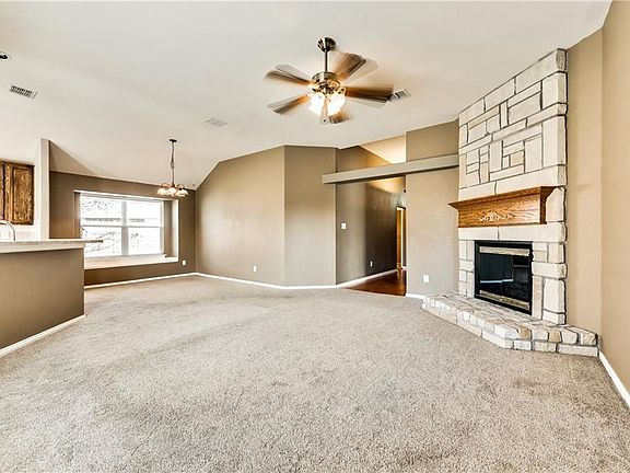 4th image of 204 Foreston Dr