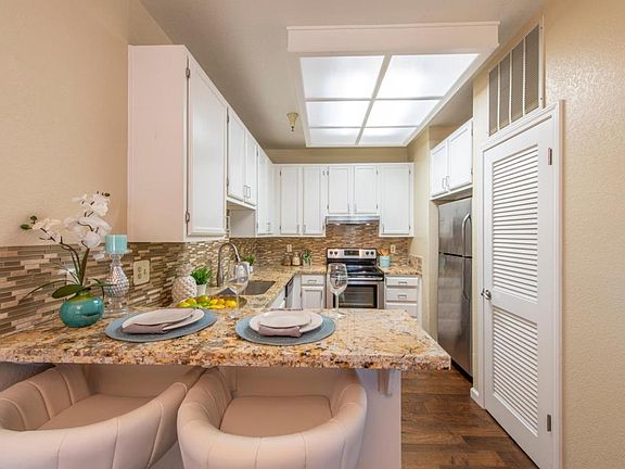 Kitchen, with plenty of storage place.