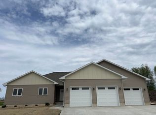 505 Tumbleweed Trl, Waverly, IA 50677